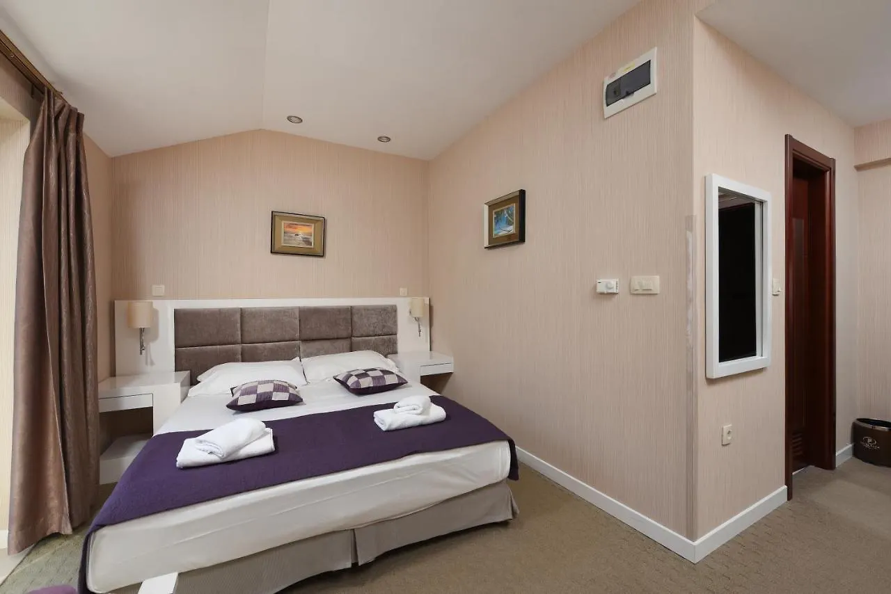Family Hotel Zane Pag Town
