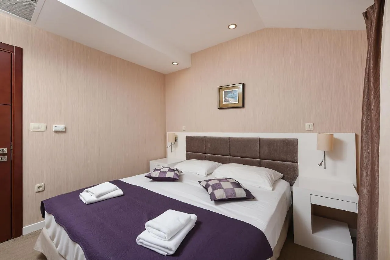 Family Hotel Zane Pag Town