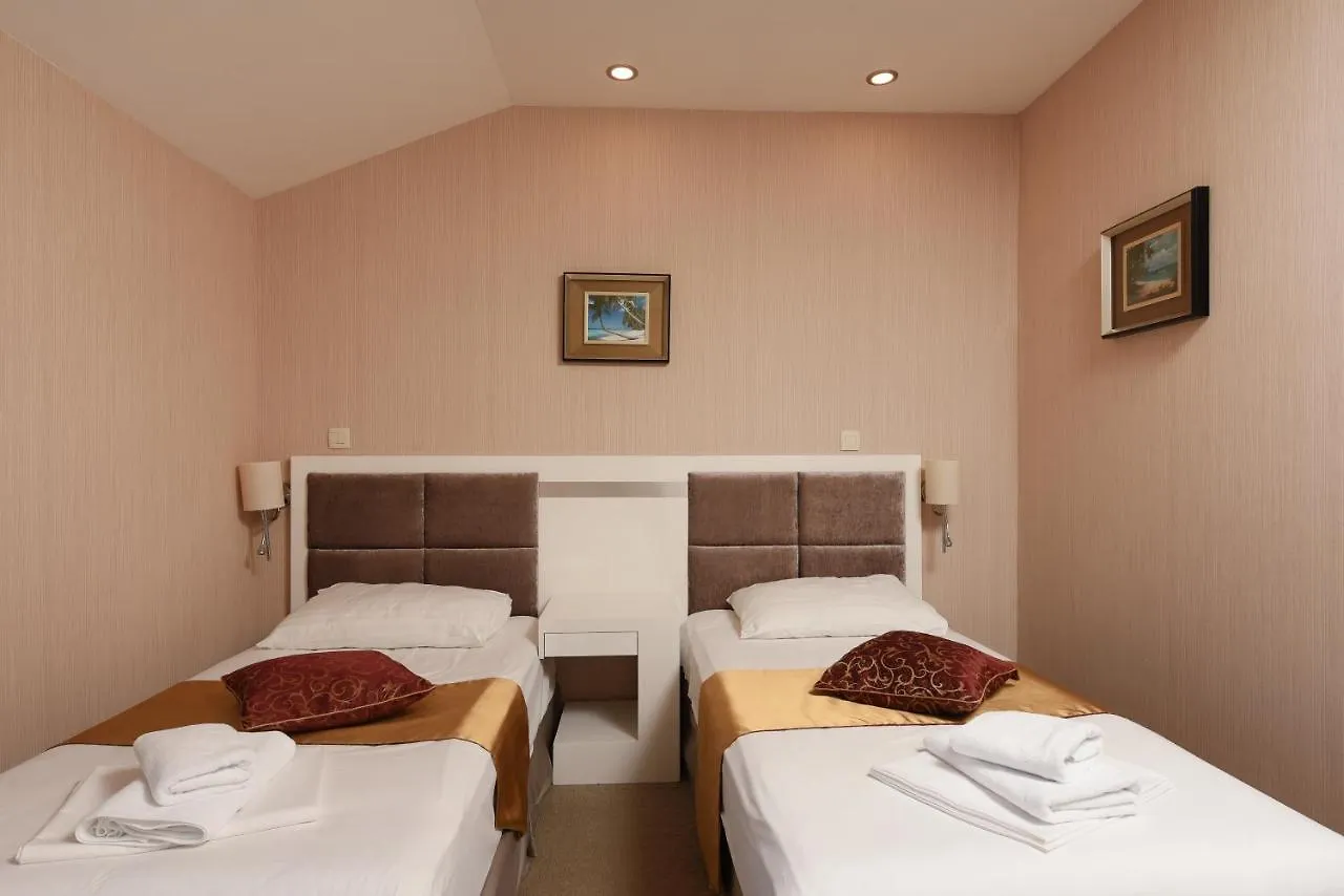 Family Hotel Zane Pag Town