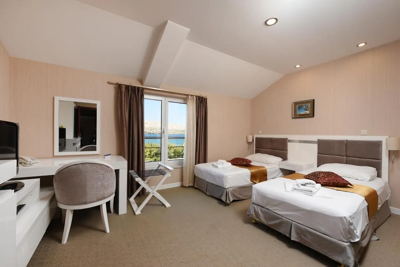 Family Hotel Zane Pag Town